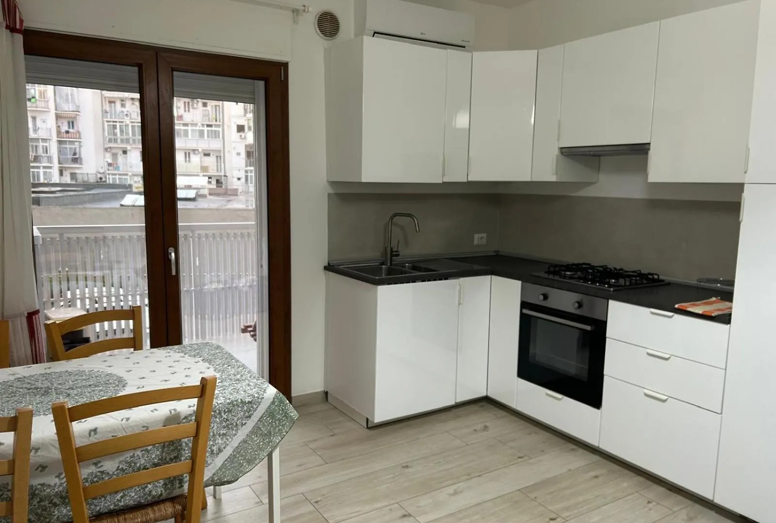 Central Modern Trilo Bari 0*,  Italy